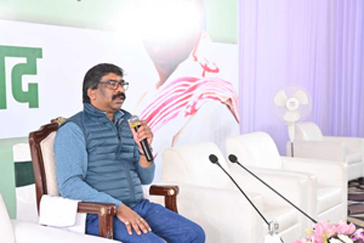 ईडी के छह समन पर बोले हेमंत सोरेन, मैं बोरिया-बिस्तर समेटकर विदेश भागने वाला नहीं, देश कानून से चलता है ईडी के छह समन पर बोले हेमंत सोरेन, मैं बोरिया-बिस्तर समेटकर विदेश भागने वाला नहीं, देश कानून से चलता है